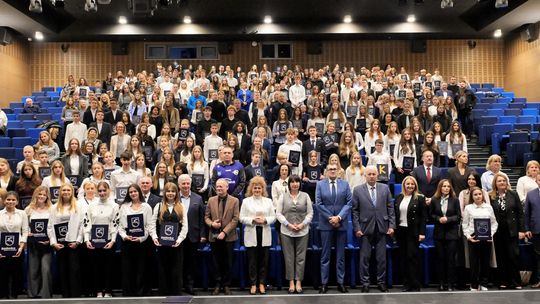 Stypendia Burmistrza Gminy Kozienice za szczególne wyniki w nauce, osiągnięcia artystyczne i sportowe