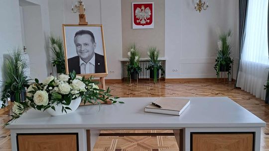 Wyłożenie Księgi Kondolencyjnej Wyłożenie Księgi Kondolencyjnej
