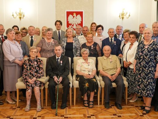 "...i przez te lata pielęgnujecie tę miłość" - rozdanie medali za długoletnie pożycie małżeńskie