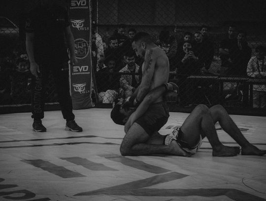 Jak działa ranking UFC i co decyduje o drodze zawodnika do walki mistrzowskiej?