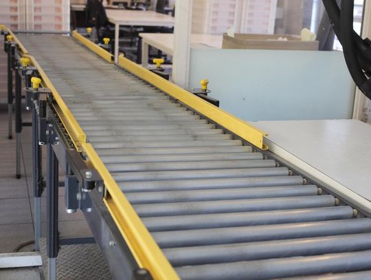 Jak działa waga przenośnikowa i gdzie się sprawdza?