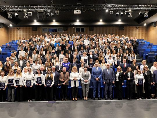 Stypendia Burmistrza Gminy Kozienice za szczególne wyniki w nauce, osiągnięcia artystyczne i sportowe