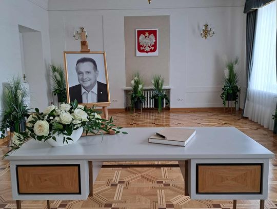 Wyłożenie Księgi Kondolencyjnej