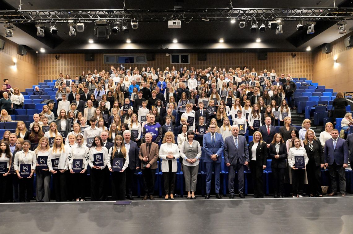 Stypendia Burmistrza Gminy Kozienice za szczególne wyniki w nauce, osiągnięcia artystyczne i sportowe Stypendia Burmistrza Gminy Kozienice za szczególne wyniki w nauce, osiągnięcia artystyczne i sportowe
